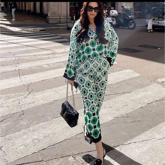 Zara | Printed Satin Blouse - Large - Picture 2 of 6